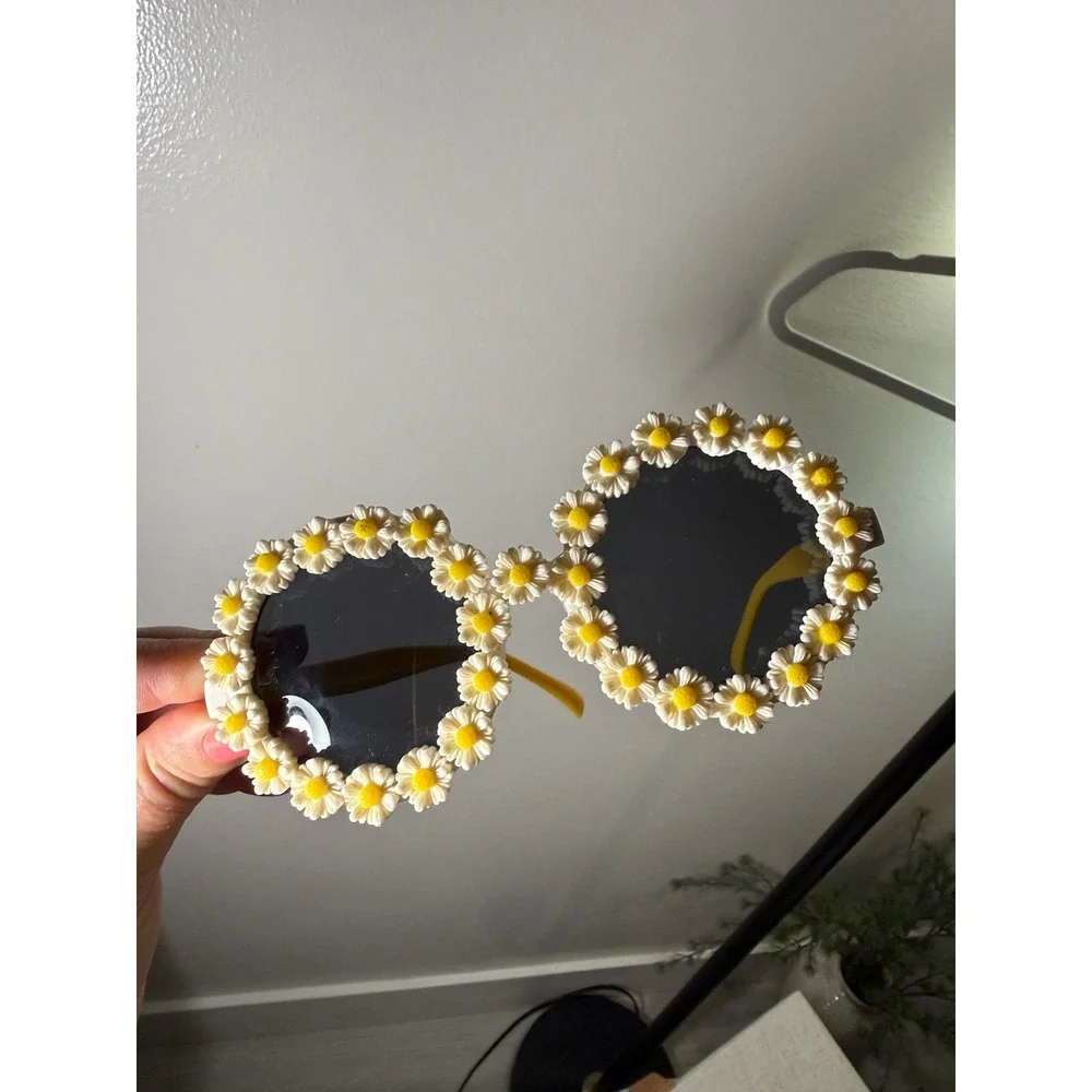 Retro Daisy adult statement gray lens sunglasses costume fun playful 70s euc
